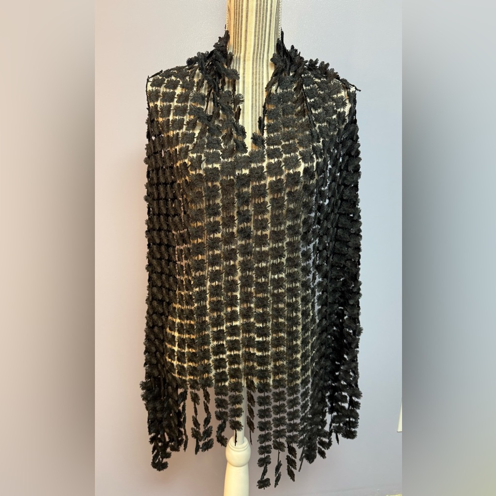 Elegant Black lace Crochet Women's evening shawl - Picture 3 of 12